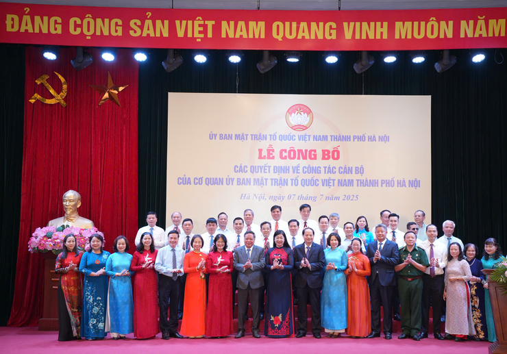 Công bố các quyết định về công tác cán bộ Cơ quan Ủy ban MTTQ Việt Nam thành phố Hà Nội- Ảnh 7.