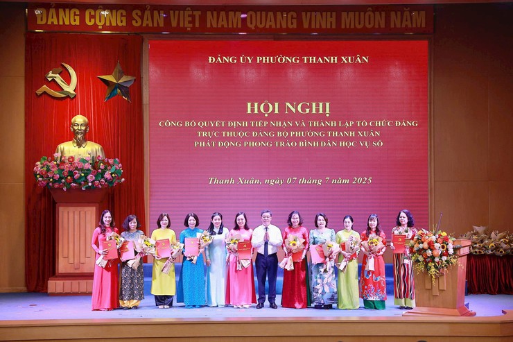 Đảng bộ phường Thanh Xuân tiếp nhận, thành lập các tổ chức Đảng trực thuộc- Ảnh 1.
