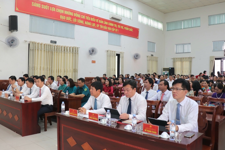 Xã Bát Tràng công bố các quyết định về tổ chức bộ máy và nhân sự, chuẩn bị Đại hội Đảng bộ nhiệm kỳ mới- Ảnh 1.