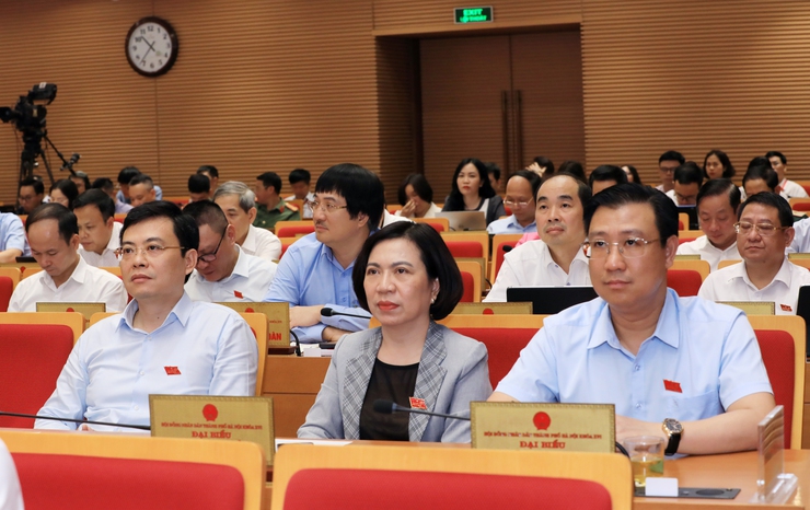 Hanoi People's Council holds effective discussion session- Ảnh 2. Hanoi People's Council holds effective discussion session- Ảnh 2.
