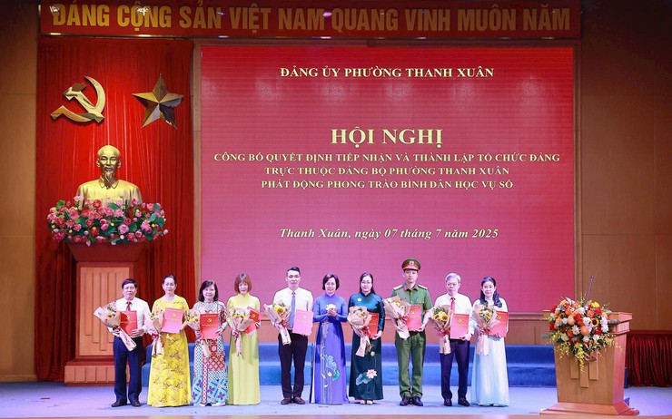 Đảng ủy phường Thanh Xuân: tiếp nhận, thành lập 90 tổ chức Đảng trực thuộc, phát động phong trào “Bình dân học vụ số”- Ảnh 1.