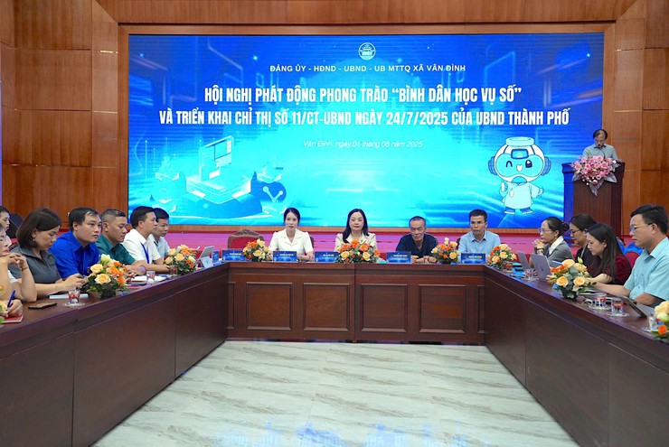 Xã Vân Đình phát động "Bình dân học vụ số", thúc đẩy chuyển đổi số từ cơ sở- Ảnh 1.