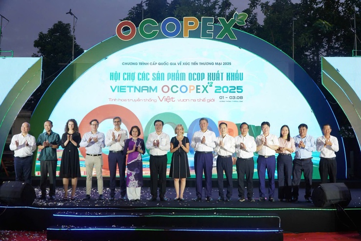 Khai mạc Hội chợ OCOPEX 2025: Khẳng định khát vọng đưa tinh hoa Việt vươn ra thế giới- Ảnh 7.