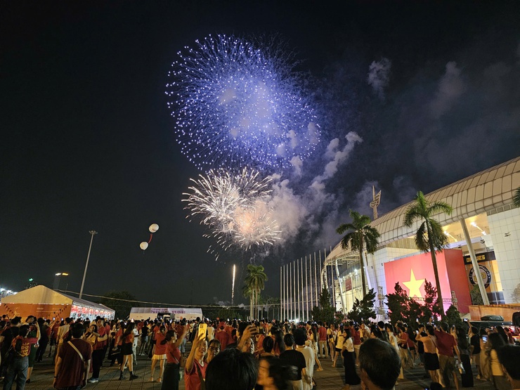 “Concert quốc gia” - “Tổ quốc trong tim”: Hùng tráng, xúc động và tự hào- Ảnh 11.