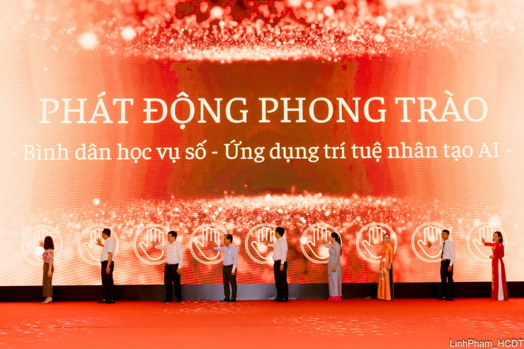 Xã Đông Anh phấn đấu trở thành điểm sáng trong phong trào “Bình dân học vụ số” của Thủ đô và cả nước- Ảnh 5.