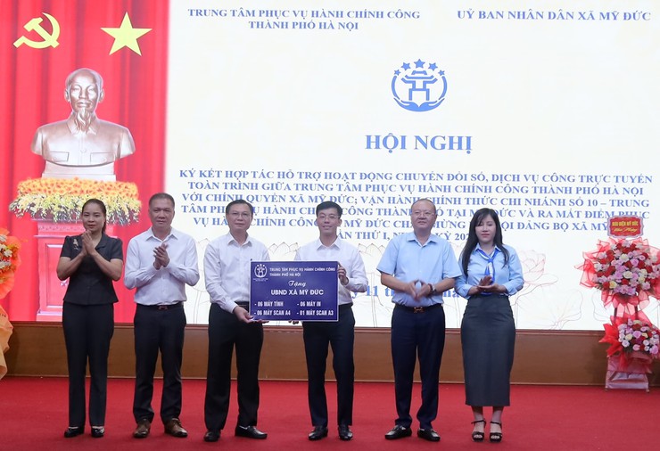 Trung tâm Phục vụ hành chính công Thành phố và UBND xã Mỹ Đức ký kết hợp tác hỗ trợ hoạt động chuyển đổi số, dịch vụ công trực tuyến- Ảnh 1.