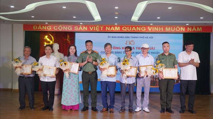 Trao giải Cuộc thi sáng tác văn học nghệ thuật "Công an Thủ đô vì bình yên cuộc sống"- Ảnh 5.