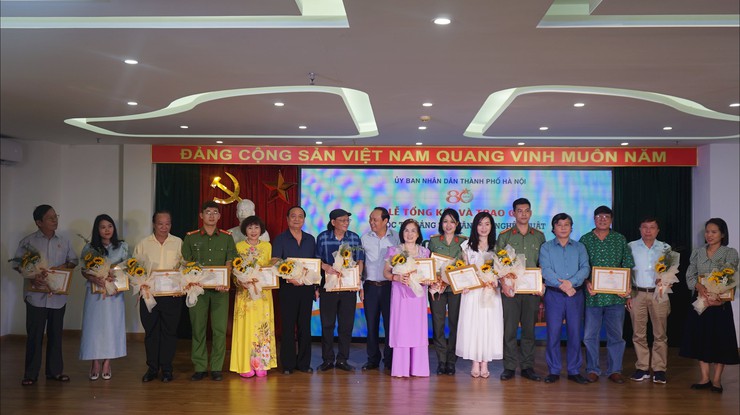 Trao giải Cuộc thi sáng tác văn học nghệ thuật "Công an Thủ đô vì bình yên cuộc sống"- Ảnh 6.
