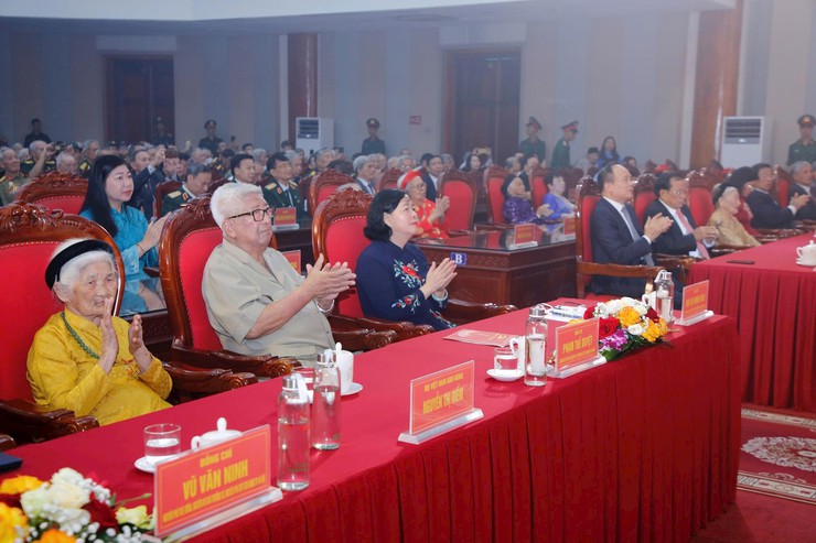 Hà Nội gặp mặt đại biểu cán bộ lão thành cách mạng, người có công tiêu biểu- Ảnh 1.