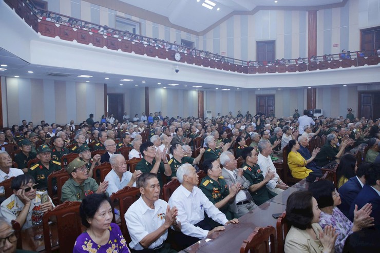Hà Nội gặp mặt đại biểu cán bộ lão thành cách mạng, người có công tiêu biểu- Ảnh 3.