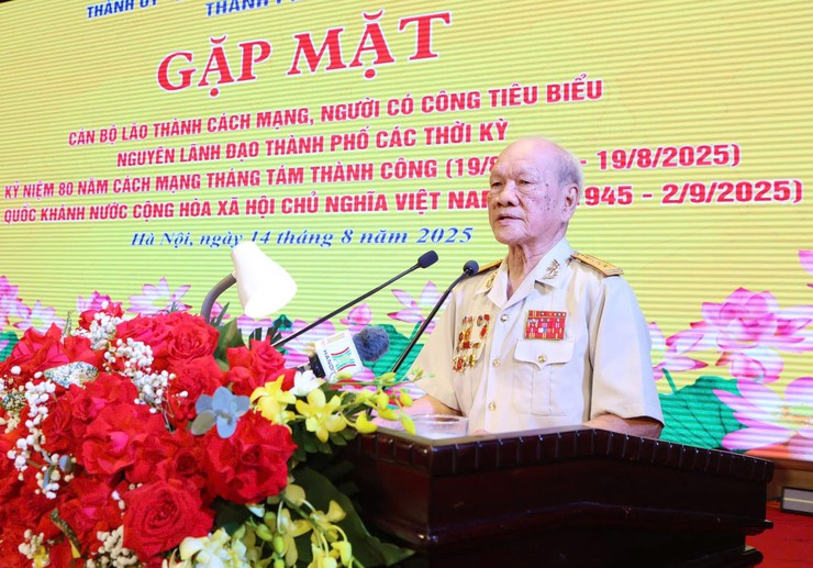Hà Nội gặp mặt đại biểu cán bộ lão thành cách mạng, người có công tiêu biểu- Ảnh 4.