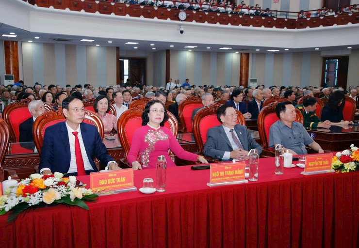 Hà Nội gặp mặt đại biểu cán bộ lão thành cách mạng, người có công tiêu biểu- Ảnh 2.