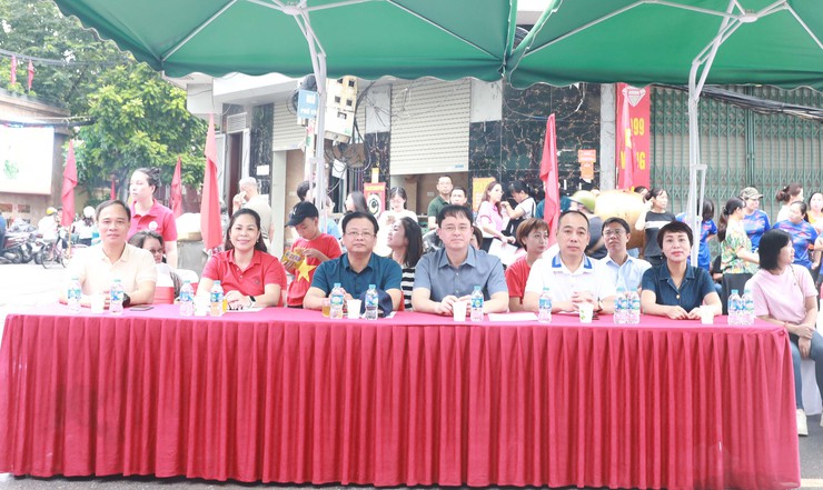 Phường Vĩnh Tuy: Sôi nổi chùm hoạt động thể thao chào mừng Đại hội đại biểu Đảng bộ phường lần thứ I- Ảnh 1.