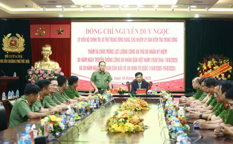 Chủ nhiệm Ủy ban Kiểm tra Trung ương Nguyễn Duy Ngọc thăm, chúc mừng Công an Hà Nội- Ảnh 1.