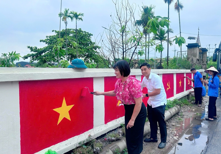 Rực rỡ sắc cờ Tổ quốc trên quê hương Hồng Vân- Ảnh 1.