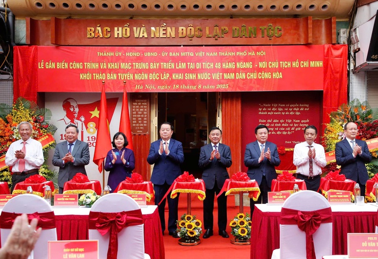 Gắn biển công trình và trưng bày triển lãm tại di tích lịch sử 48 Hàng Ngang- Ảnh 2.