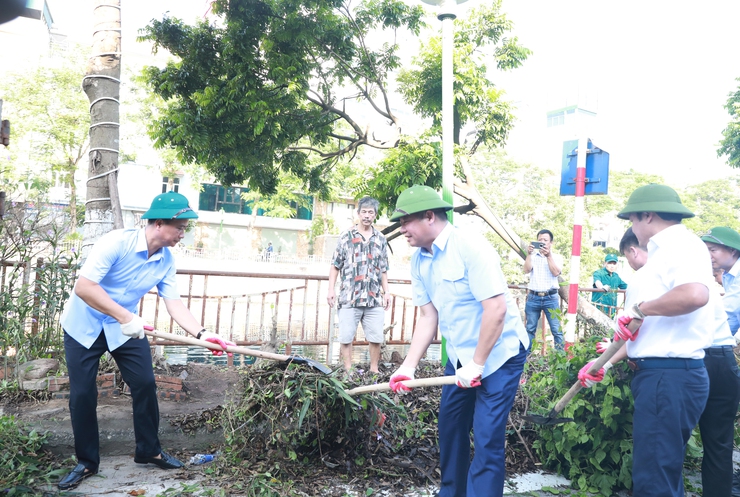 Phó Chủ tịch UBND Thành phố Nguyễn Mạnh Quyền: Duy trì vệ sinh môi trường thường xuyên, liên tục, thành công việc hằng ngày- Ảnh 5.