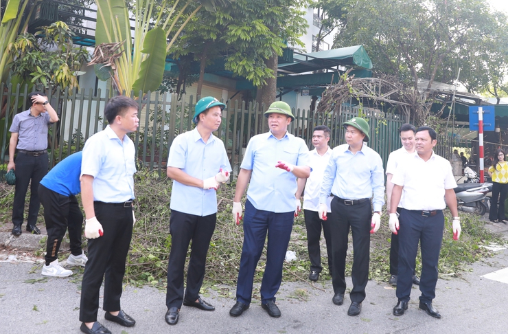 Phó Chủ tịch UBND Thành phố Nguyễn Mạnh Quyền: Duy trì vệ sinh môi trường thường xuyên, liên tục, thành công việc hằng ngày- Ảnh 6.