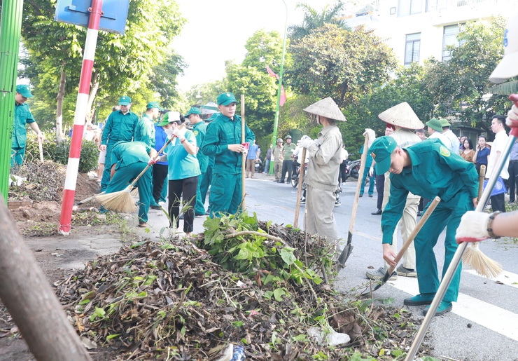 Phó Chủ tịch UBND Thành phố Nguyễn Mạnh Quyền: Duy trì vệ sinh môi trường thường xuyên, liên tục, thành công việc hằng ngày- Ảnh 9.