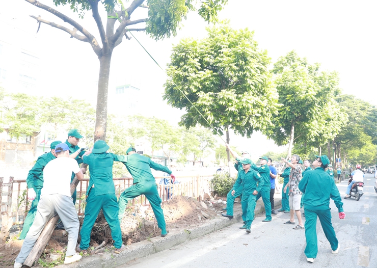 Phó Chủ tịch UBND Thành phố Nguyễn Mạnh Quyền: Duy trì vệ sinh môi trường thường xuyên, liên tục, thành công việc hằng ngày- Ảnh 10.