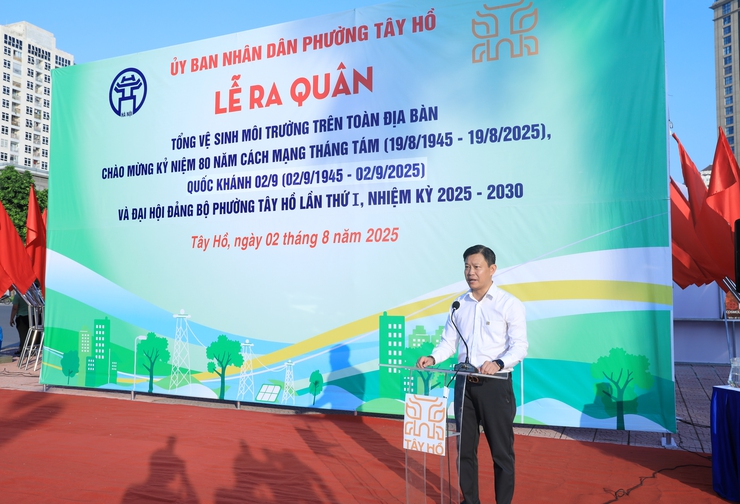 Phó Chủ tịch UBND Thành phố Trương Việt Dũng dự Lễ ra quân tổng vệ sinh môi trường tại phường Tây Hồ- Ảnh 2.