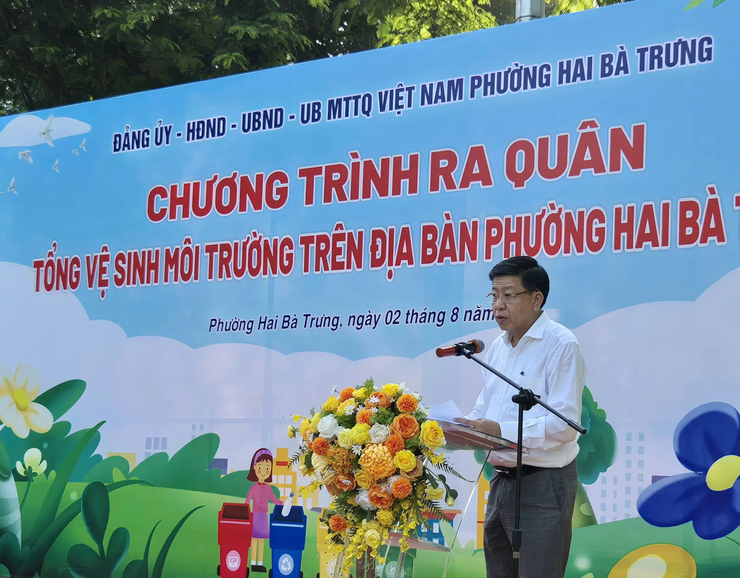 Phó Chủ tịch UBND Thành phố Dương Đức Tuấn tham gia tổng vệ sinh môi trường tại phường Hai Bà Trưng- Ảnh 4.