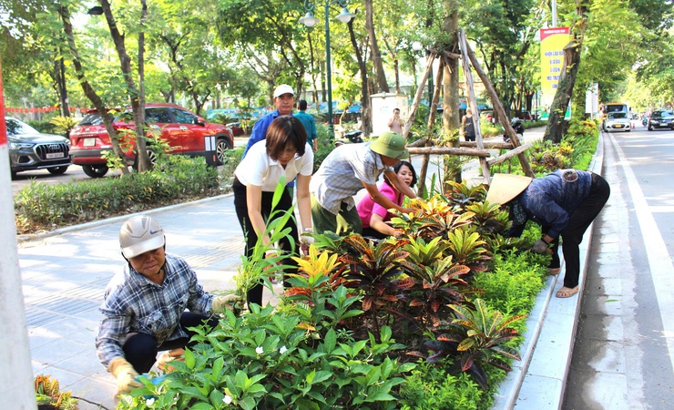 Phường Bạch Mai: Duy trì tổng vệ sinh môi trường định kỳ, thường xuyên- Ảnh 2.