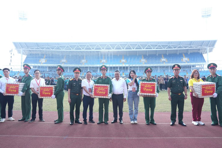 Chủ tịch UBND Thành phố Trần Sỹ Thanh thăm, động viên khối tham gia Lễ kỷ niệm, diễu binh, diễu hành "A80"- Ảnh 4.