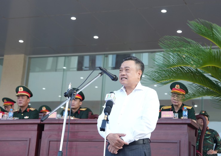 Chủ tịch UBND Thành phố Trần Sỹ Thanh thăm, động viên khối tham gia Lễ kỷ niệm, diễu binh, diễu hành "A80"- Ảnh 2.