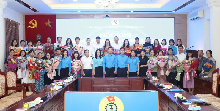 Liên đoàn Lao động thành phố Hà Nội trao Quyết định thành lập 31 Công đoàn cơ sở- Ảnh 2.