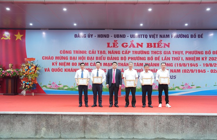 Bồ Đề gắn biển công trình Cải tạo, nâng cấp Trường THCS Gia Thụy, chào mừng Đại hội đại biểu Đảng bộ phường lần thứ I- Ảnh 7.