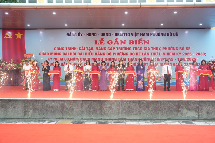 Bồ Đề gắn biển công trình Cải tạo, nâng cấp Trường THCS Gia Thụy, chào mừng Đại hội đại biểu Đảng bộ phường lần thứ I- Ảnh 6.