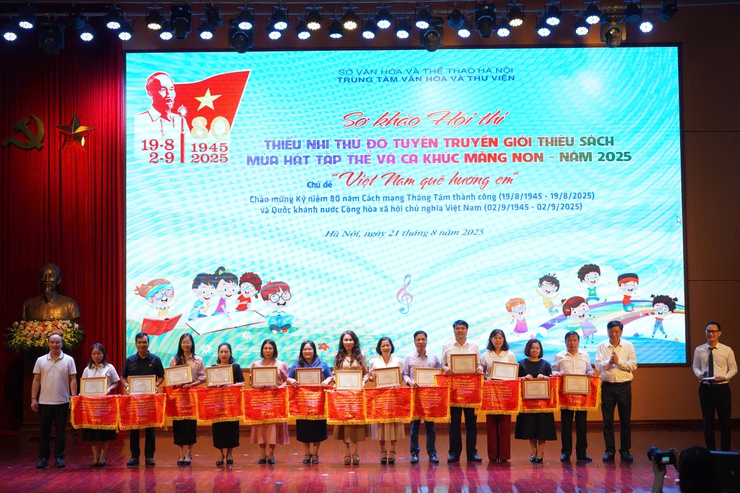 Tự hào Việt Nam qua lời ca, trang sách: Gần 7.000 thiếu nhi Thủ đô lan tỏa tình yêu quê hương- Ảnh 1.