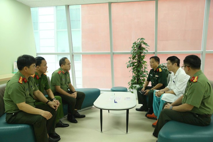 Tặng Bằng khen của Chủ tịch UBND thành phố Hà Nội cho Đại úy Lê Đình Công- Ảnh 2.