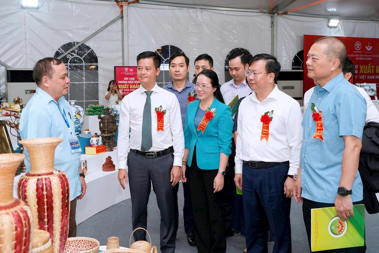 Khai mạc Hội chợ thương hiệu hàng xuất khẩu Việt Nam năm 2025- Ảnh 2.