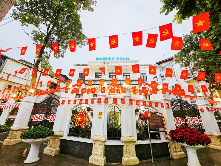 Nhiều hoạt động ý nghĩa tại Trung tâm Báo chí Thủ đô Hà Nội dịp Quốc khánh 2/9- Ảnh 1.