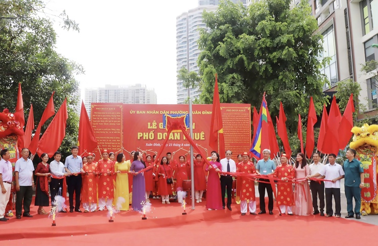 Phường Xuân Đỉnh gắn biển tên phố Nguyễn Hữu Liêu và Doãn Khuê- Ảnh 4.