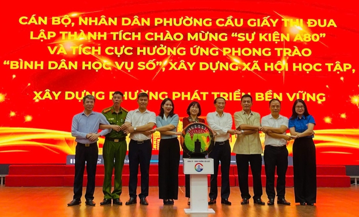 Phường Cầu Giấy: Quyết tâm trở thành điểm sáng của Thủ đô trong phong trào học tập số- Ảnh 4.