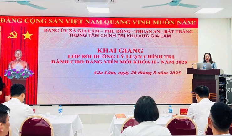 Trung tâm chính trị khu vực Gia Lâm khai giảng lớp bồi dưỡng lý luận chính trị đầu tiên- Ảnh 1.