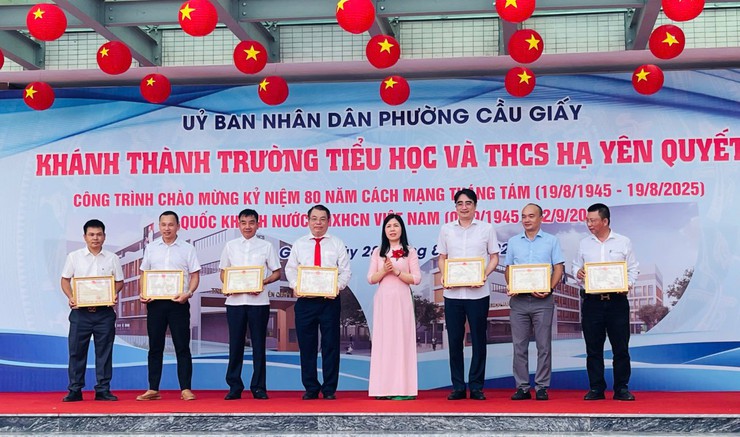 Phường Cầu Giấy gắn biển công trình chào mừng Quốc khánh 2/9- Ảnh 3.