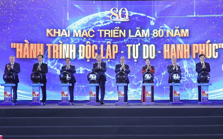 Triển lãm 80 năm tôn vinh lịch sử vẻ vang, lan tỏa lòng yêu nước, khát vọng vươn mình của dân tộc- Ảnh 2.