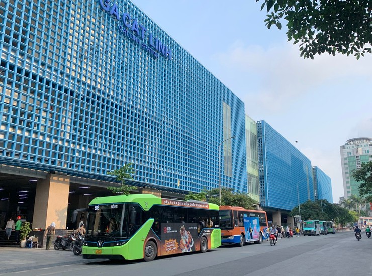 Tàu điện chạy xuyên đêm phục vụ Tổng duyệt và Lễ diễu binh, diễu hành 80 năm Quốc khánh 2/9- Ảnh 1.