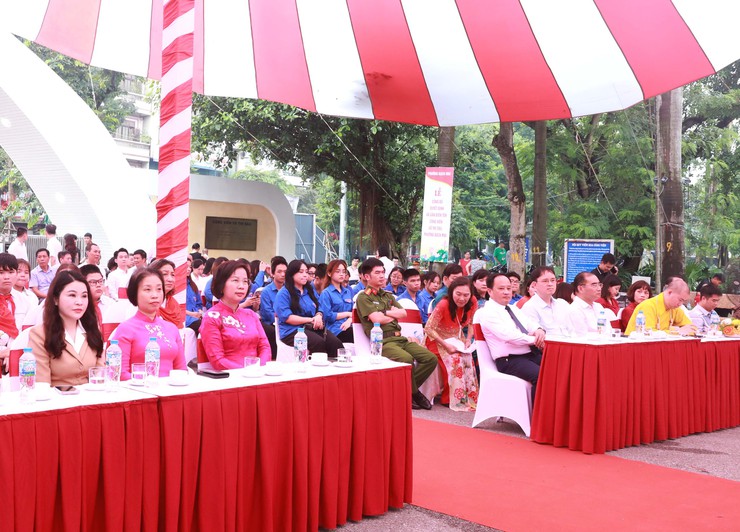 Phường Bạch Mai gắn biển Công viên Võ Thị Sáu- Ảnh 1.