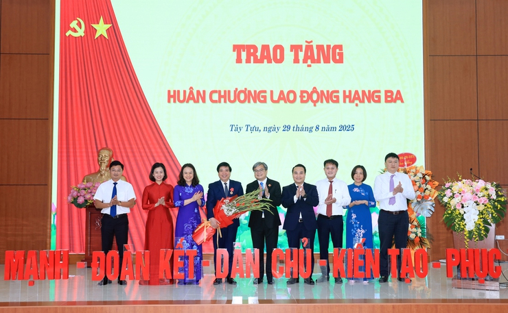 Phường Tây Tựu tổng kết phong trào thi đua và công tác khen thưởng giai đoạn 2020-2025- Ảnh 2.
