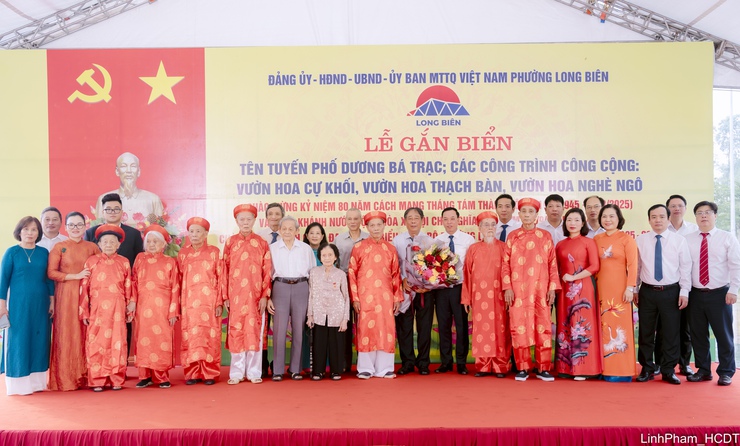Phường Long Biên gắn biển tên tuyến phố, công trình công cộng chào mừng Quốc khánh 2/9- Ảnh 3.
