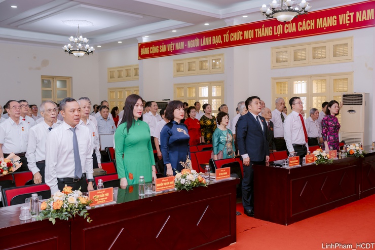 Đảng ủy phường Bồ Đề tổ chức Lễ trao Huy hiệu Đảng đợt 2/9- Ảnh 1.