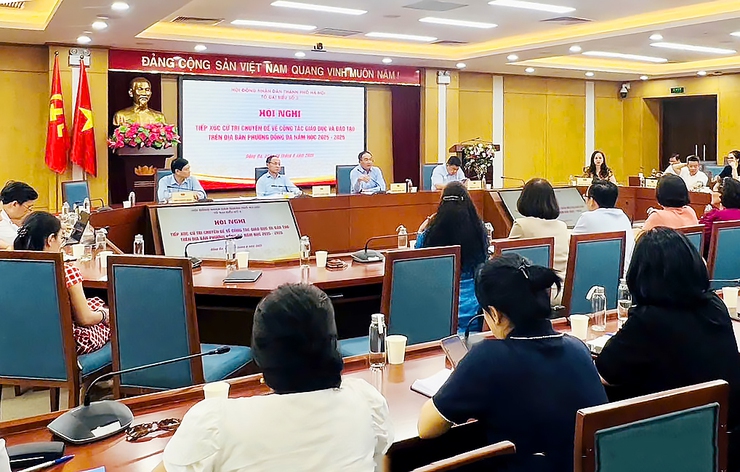 Đại biểu HĐND Thành phố tiếp xúc cử tri chuyên đề về giáo dục với cử tri phường Đống Đa- Ảnh 1.