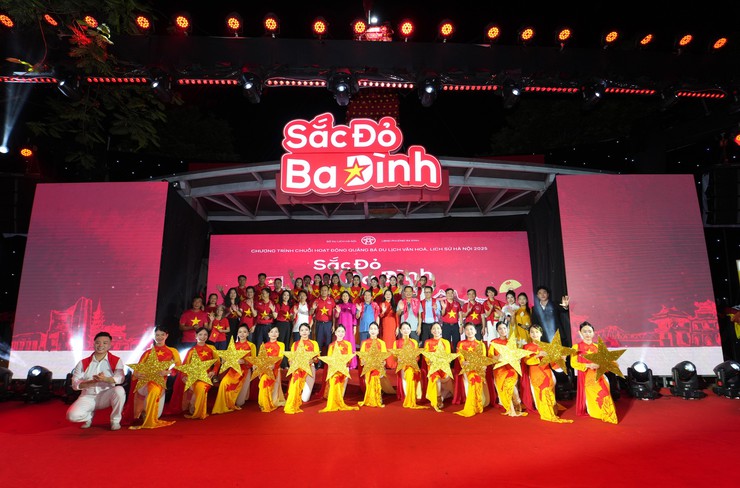 “Sắc đỏ Ba Đình” quảng bá du lịch văn hóa, lịch sử Hà Nội- Ảnh 1.