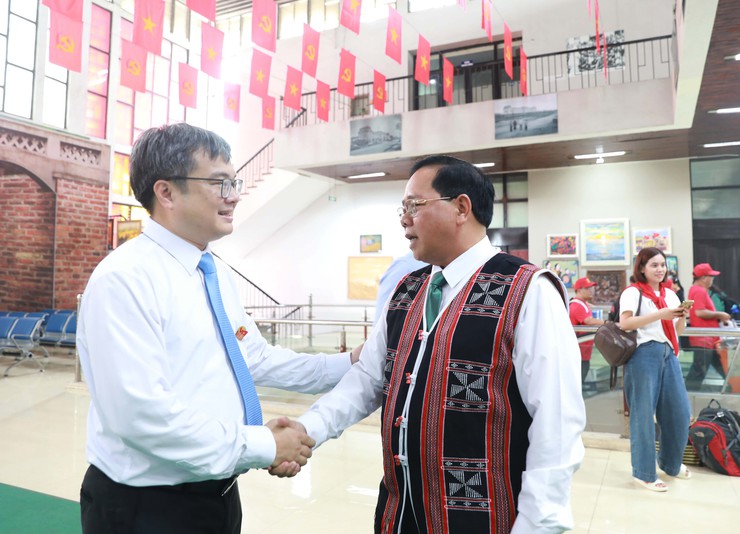 Phó Chủ tịch UBND Thành phố Trương Việt Dũng đón Đoàn đại biểu Đà Nẵng dự Lễ kỷ niệm 80 năm Quốc khánh 2/9- Ảnh 2.