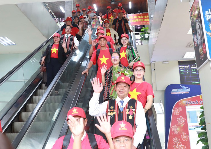 Phó Chủ tịch UBND Thành phố Trương Việt Dũng đón Đoàn đại biểu Đà Nẵng dự Lễ kỷ niệm 80 năm Quốc khánh 2/9- Ảnh 10.